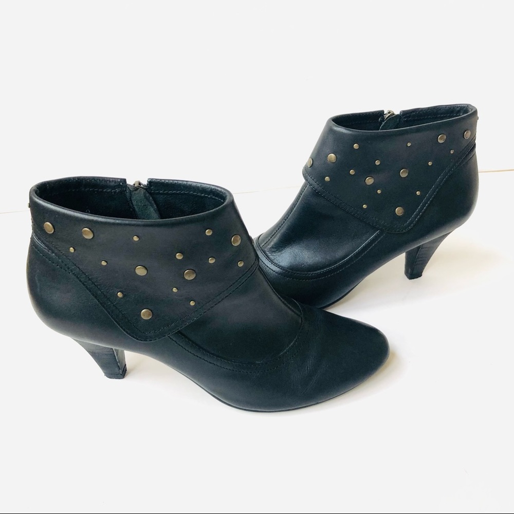 Seychelles Black Smooth Leather Ankle Bootie Sz-8